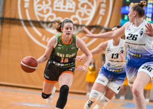 Domba Réka (zöldben) Forrás: hunbasket.hu